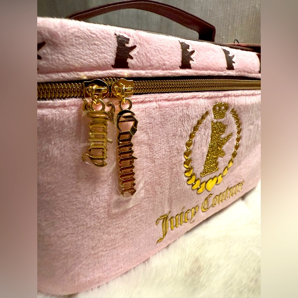 NEW Juicy Couture Pink Fuzzy Travel Cosmetics Bag - Picture 2 of 8